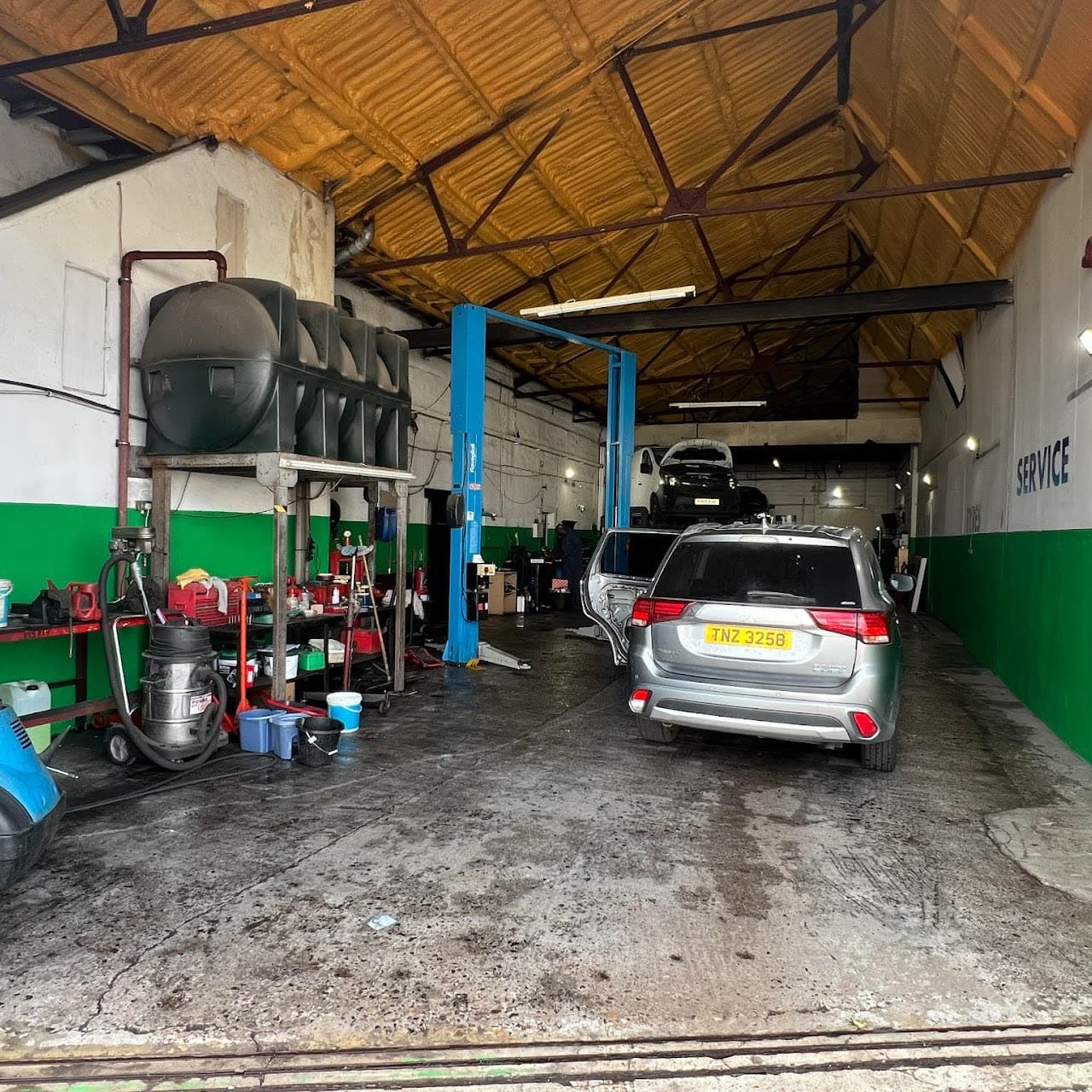 Air conditioning regas with Kheos CTR machine